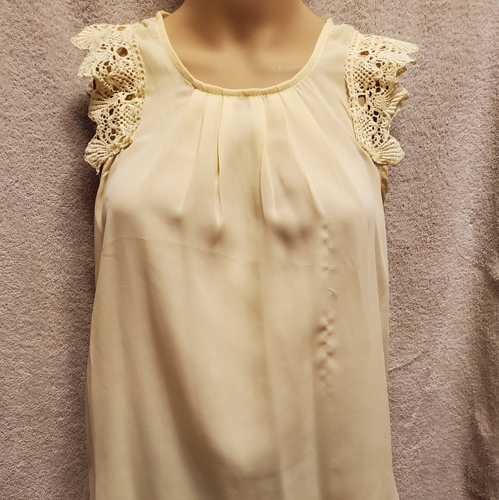 Sleeveless blouse